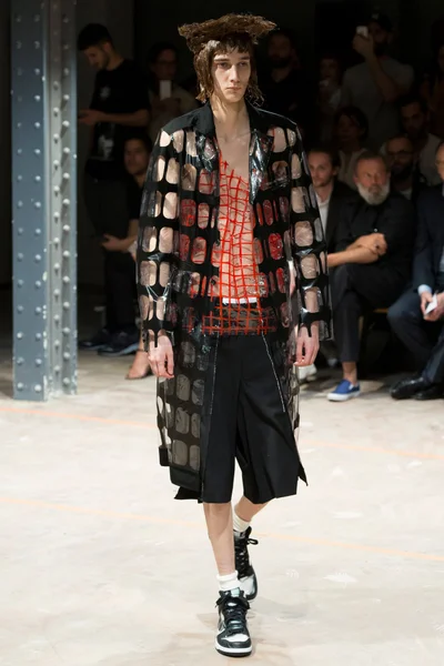 Look 15